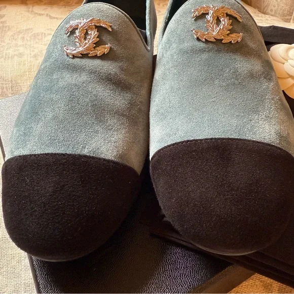 ๐ฏ Authentic CHANEL -- Brand New In Box -- Blue & Black Suede Loafers - Picture 8 of 11